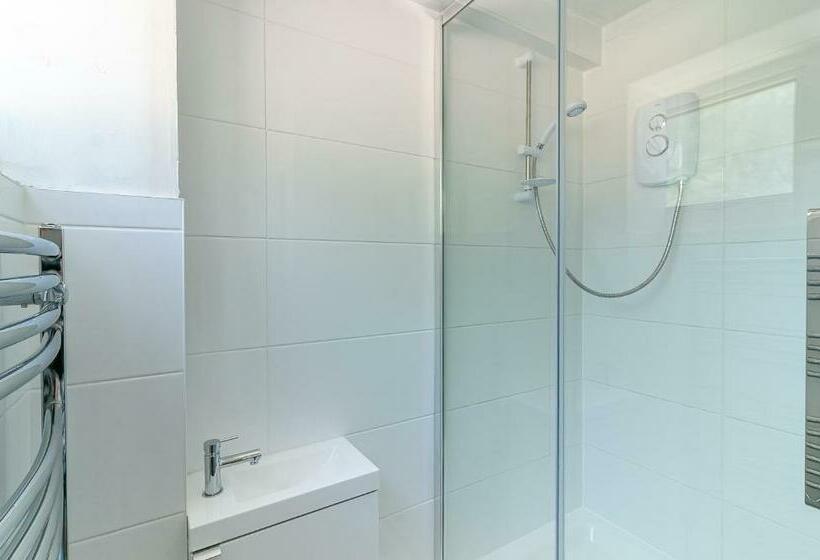 פנסיון Hillcrest Lodge