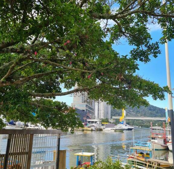 פנסיון Maika I Pousada