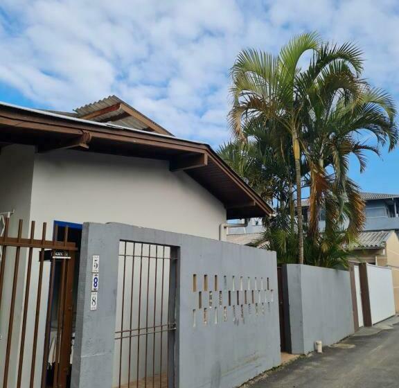 פנסיון Maika I Pousada