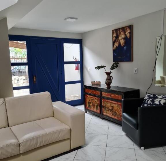 פנסיון Maika I Pousada