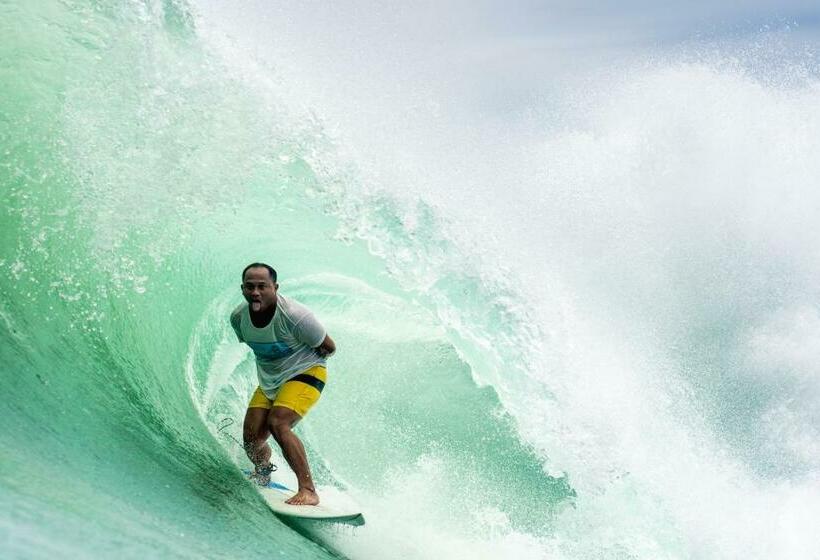 پانسیون Nias Kristov Surf Camp