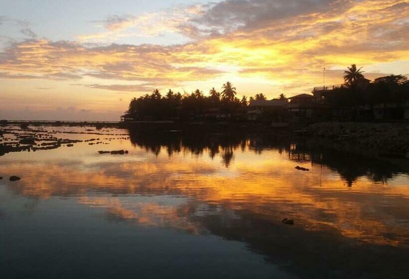 펜션 Nias Kristov Surf Camp