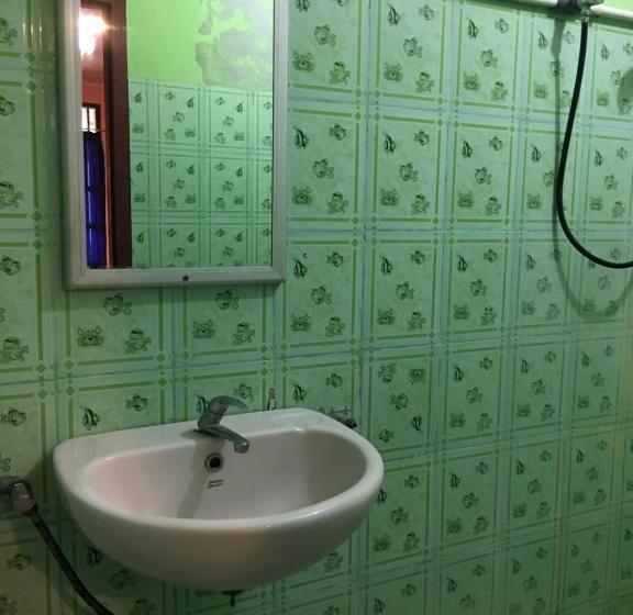 펜션 Nias Kristov Surf Camp