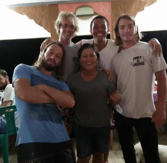 펜션 Nias Kristov Surf Camp