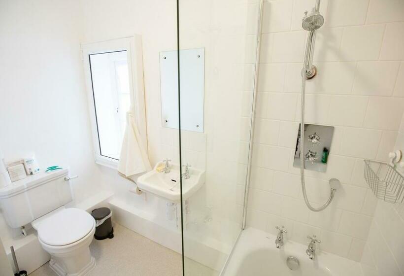 ペンション Old School Wolverton