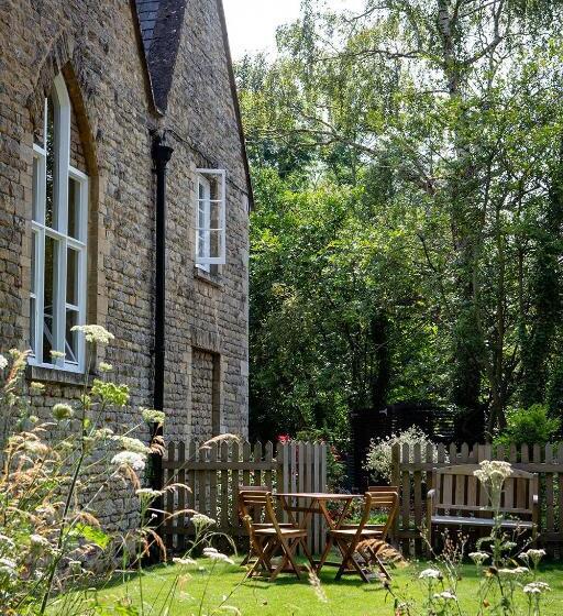 ペンション Old School Wolverton