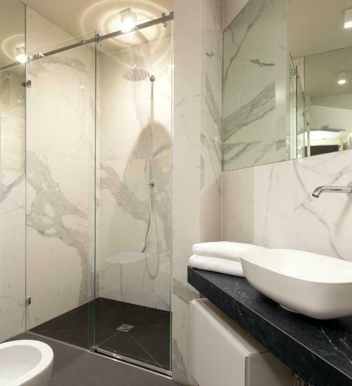 Pension (Hôtel basse catégorie) Salina Luxury Suites