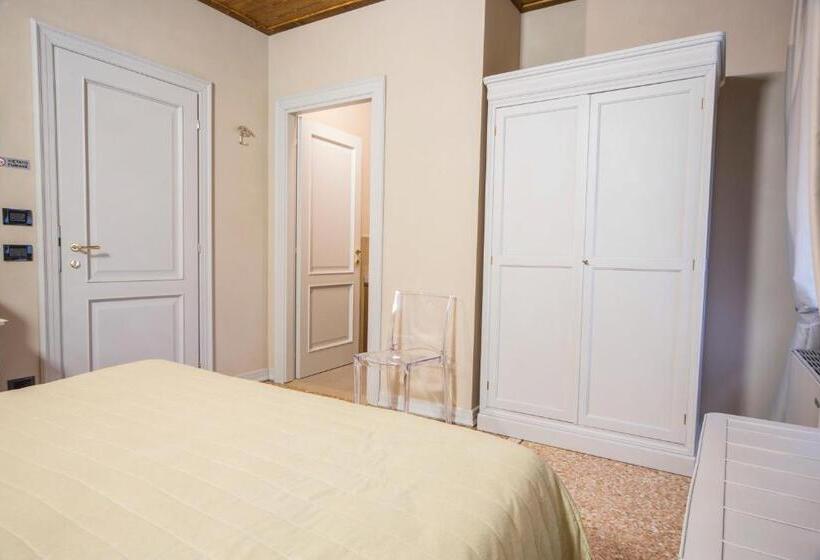 פנסיון Torre Soave   Locazione Turistica