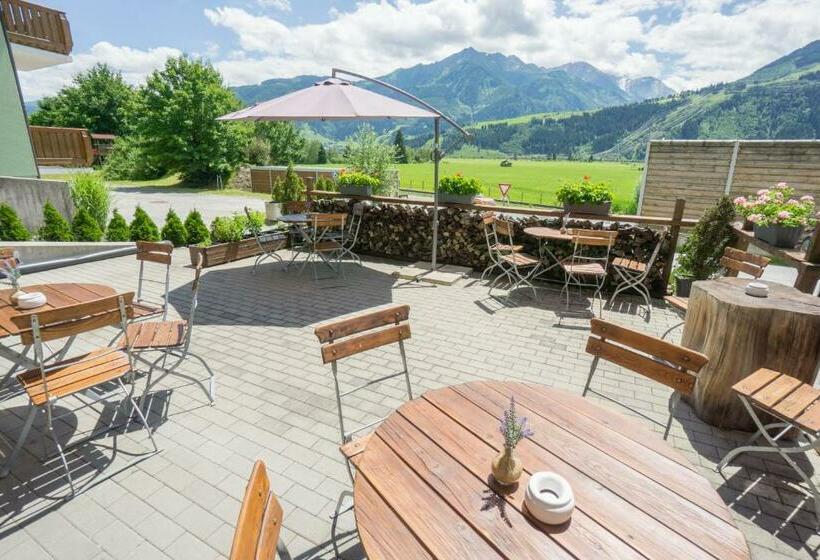Praga Apartments & Restaurant Zell Am See Kaprun