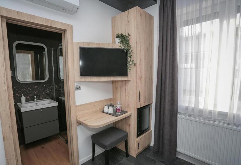 צימר Airport Almáskert Panzió