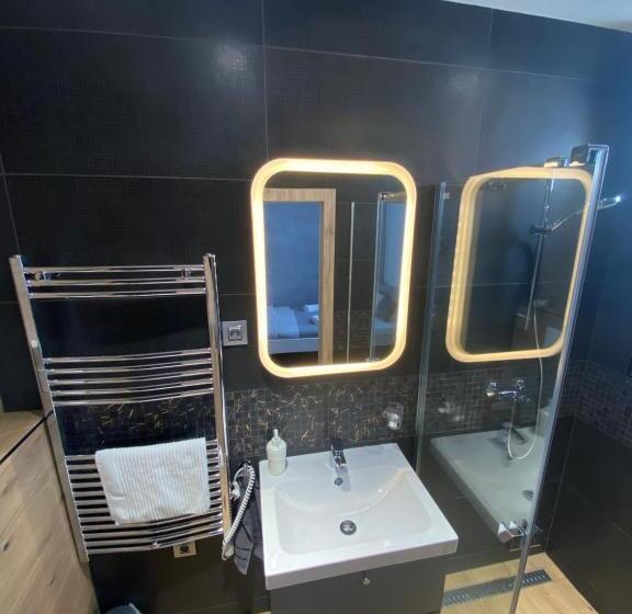 צימר Airport Almáskert Panzió