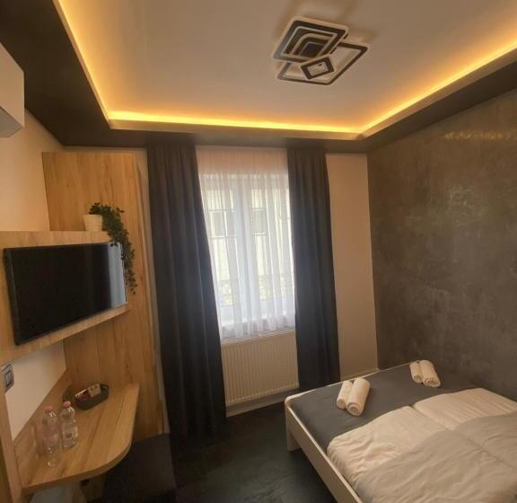 צימר Airport Almáskert Panzió