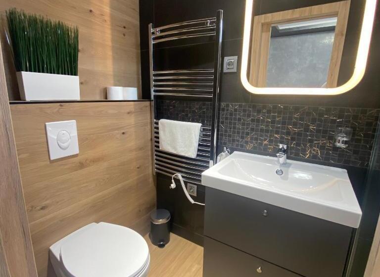 צימר Airport Almáskert Panzió