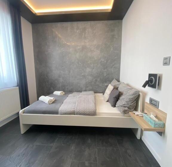 צימר Airport Almáskert Panzió