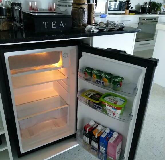 تختخواب و صبحانه C Est La Vie