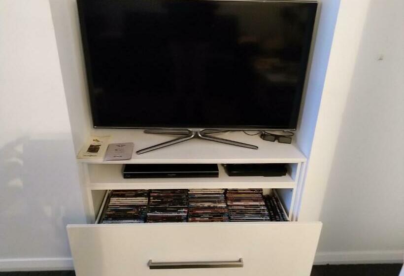 تختخواب و صبحانه C Est La Vie