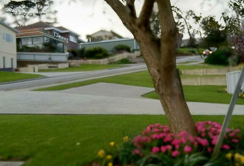 تختخواب و صبحانه C Est La Vie