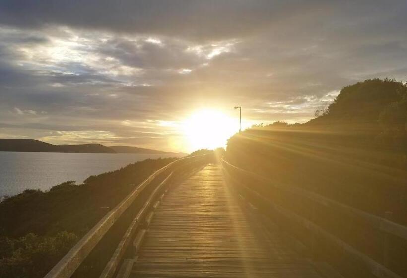 تختخواب و صبحانه C Est La Vie