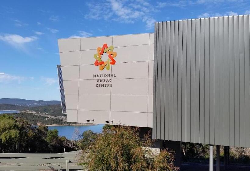 تختخواب و صبحانه C Est La Vie