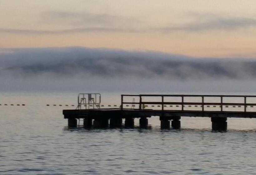 تختخواب و صبحانه C Est La Vie