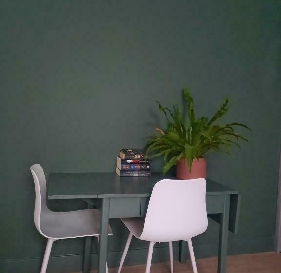 تختخواب و صبحانه Inn The Green