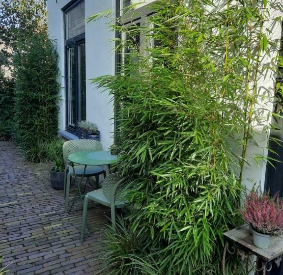 تختخواب و صبحانه Inn The Green