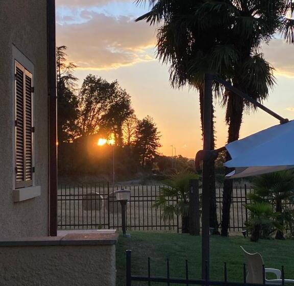 تختخواب و صبحانه Jenny S Country Dreamhouse