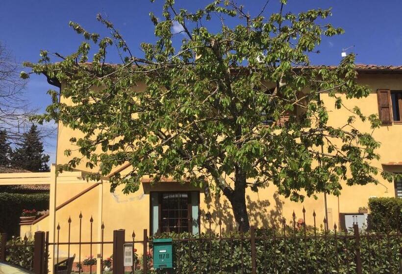 تختخواب و صبحانه La Loggia Del Ciliegio In Chianti