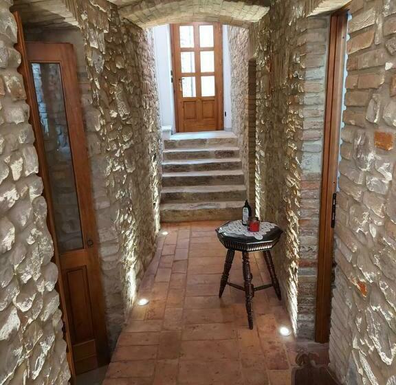 ベッドアンドブレックファースト La Montadaria