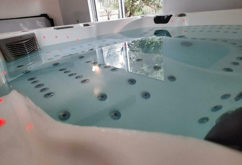 Bed and Breakfast La Ptite Adresse Love Room 150 M2 Piscine Intérieure Chauffé Privée & Spa Privée Parking Gratuit