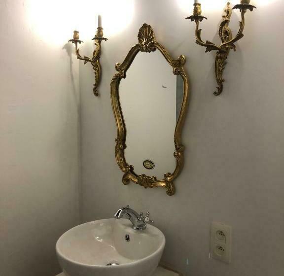 민박 Love Nest Versailles   Unique Louis Xiv Decoration   Calm Location Right In City Center