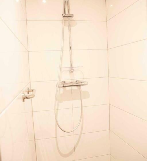 تختخواب و صبحانه Ut Hen Hoes