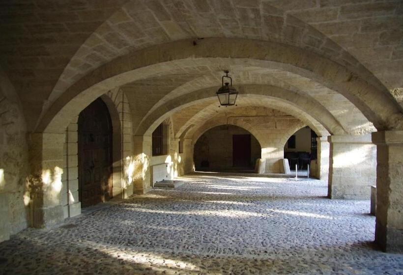 مبيت وإفطار Uzes Decouvertes