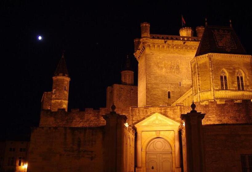 مبيت وإفطار Uzes Decouvertes