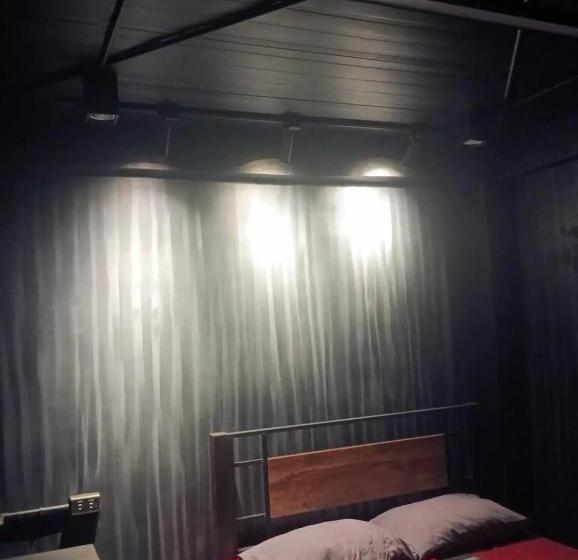 تختخواب و صبحانه Zoom Bnb