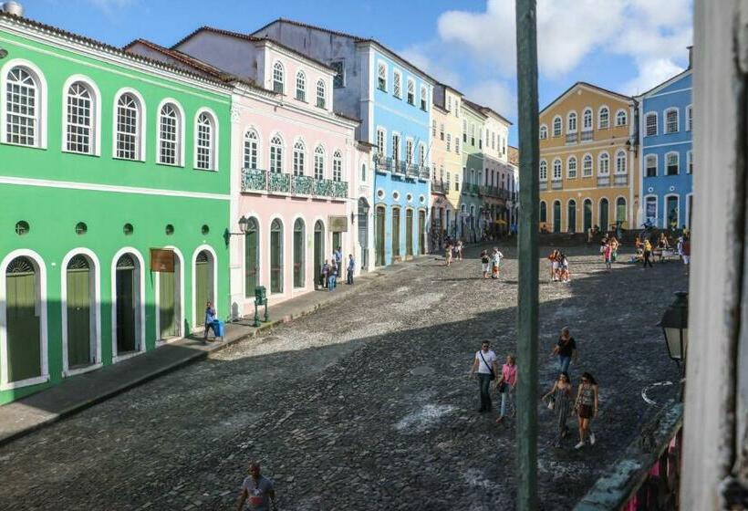 Hostel Ateliê Laroyê