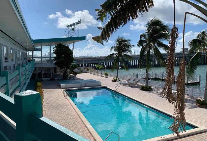 酒店 International Inn On The Bay