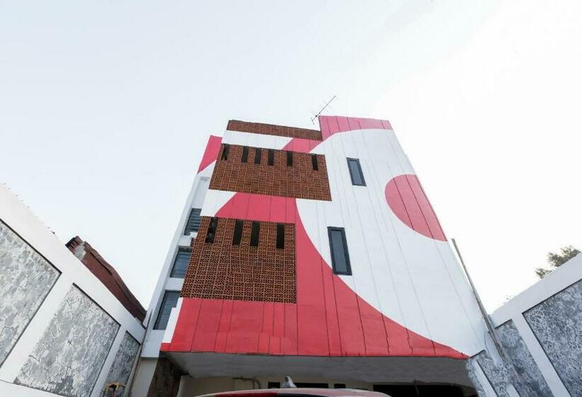 Отель Oyo 1516 Cemara Gading Syariah