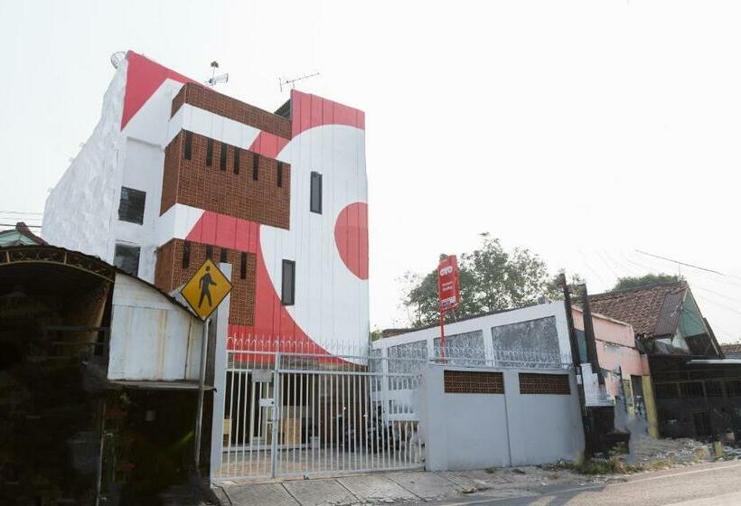 Отель Oyo 1516 Cemara Gading Syariah