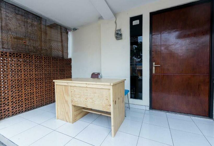 Отель Oyo 1516 Cemara Gading Syariah