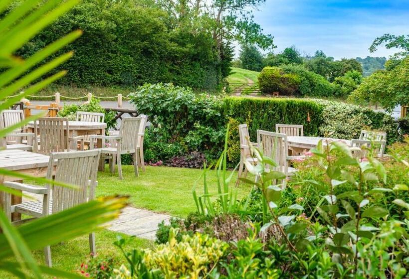 Отель Ye Olde Punchbowl Country Inn & Gardens