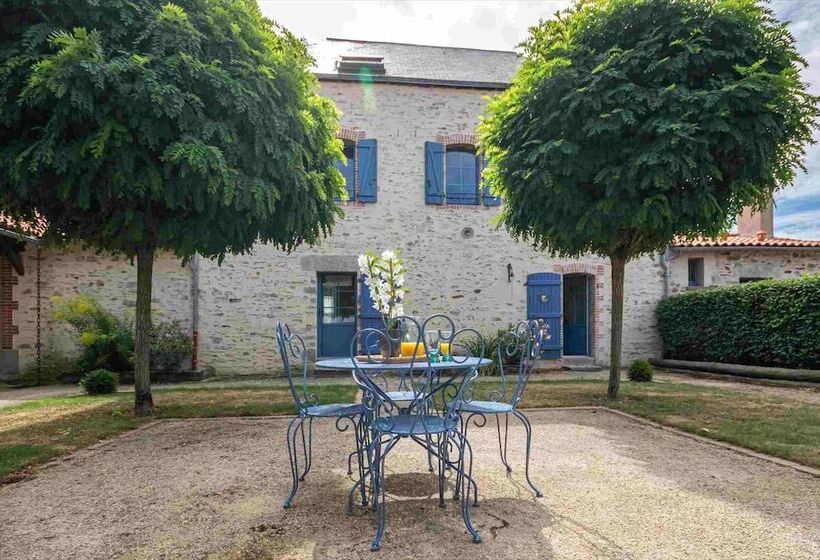 Le Domaine Des Ecoliers B&b