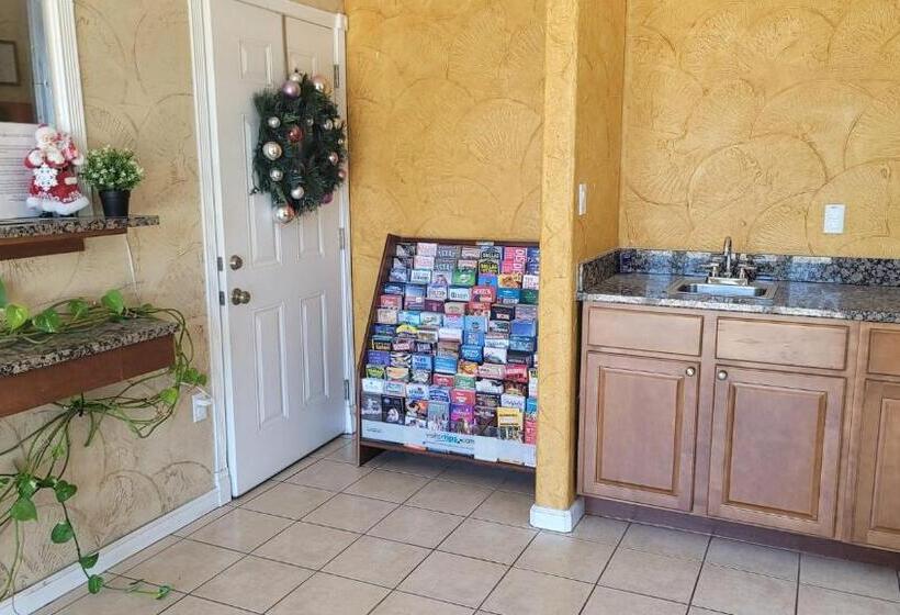 汽车旅馆  Benbrook Inn & Suites