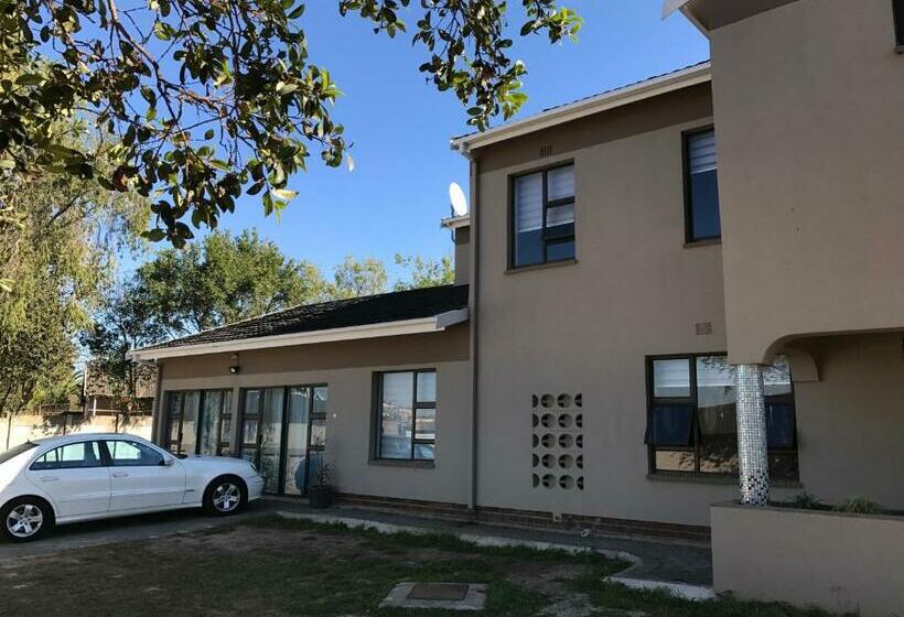 פנסיון 2 On Zk Matthews Guesthouse