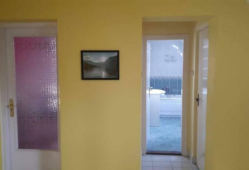 פנסיון Barátságos Ház Emelete