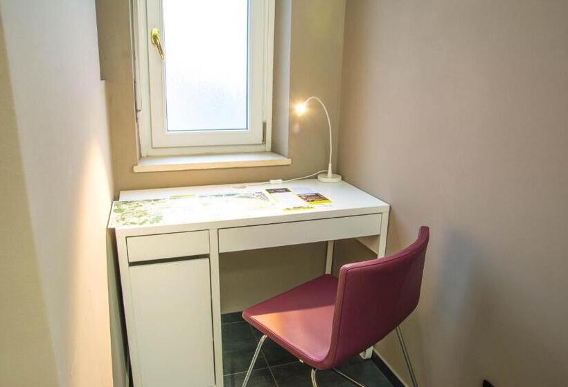 بنسيون Camelia