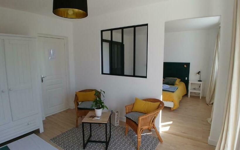 بنسيون Chambre Avec Suite De 26 M2