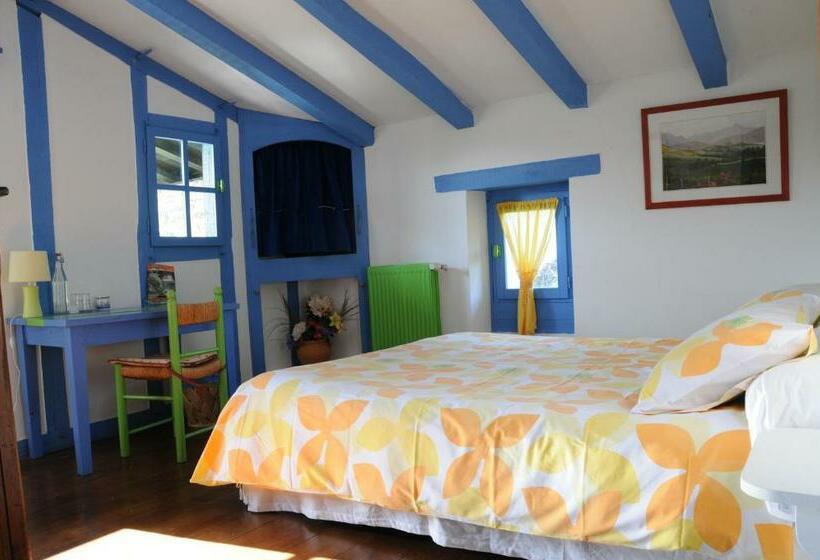 פנסיון Domaine Xixtaberri