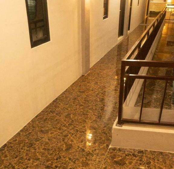 פנסיון Halona Residence