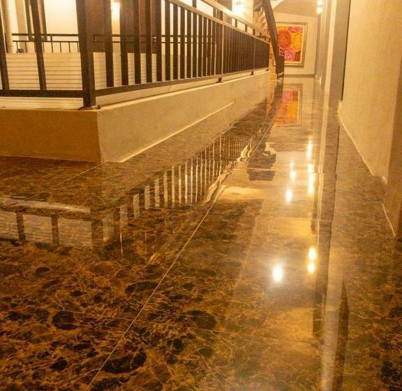 פנסיון Halona Residence